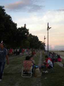 Walking the Costanera on Sunday evening is busy with people everywhere!
